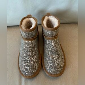 INC International Concepts Cream Fleece Lined Boots